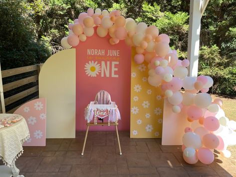 Daisy First Birthday Backdrop, Daisy Themed First Birthday, First Birthday Party Backdrop, First Birthday Backdrop, Daisy First Birthday, Themed First Birthday, Birthday Party Backdrop, Party Backdrop, First Birthday Party