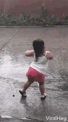 Good Morning Dance GIF - Good Morning Dance Dancing In The Rain - Discover & Share GIFs Rain Gif, Beste Gif, Raining Day, Funny Baby Faces, Rain Dance, Dance Gif, Funny Good Morning Quotes, Gene Kelly, Dancing Baby