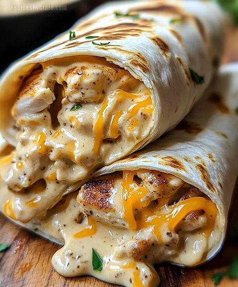 Foods For Potluck, Cheesy Garlic Chicken, Dinner From Scratch, Funeral Food, Tortilla Wrap, Yummy Chicken Recipes, Chicken Wraps, Chapati, Cheesy Chicken