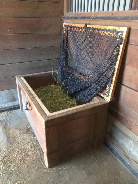 Hay feeder requirements - reduce waste, slow the feeding down, encourage natural head position while eating - this box seems to have it all. Now I just need to find where I can buy one or directions for how to make one - and then the skills to actually do it. Horse Shelter With Hay Feeder, Diy Horse Hay Slow Feeder, Hay Box Horse, Outdoor Hay Feeder, Hay Storage Ideas Horses, Horse Hay Feeder Ideas, Horse Slow Feeder, Hay Feeder For Horses, Hay Box