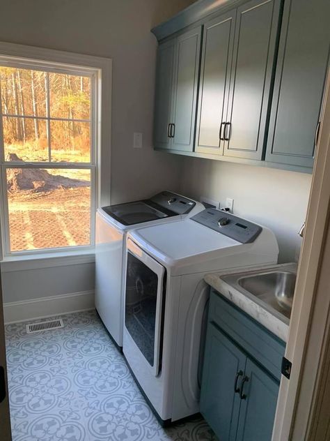 Tiny Laundry Room With Sink, Sink Next To Washer And Dryer, Bead Board Laundry Room Ideas, Tiny Laundry Rooms, Home Structure, Laundry Room Sink, Mudroom Laundry Room, Laundry Room Inspiration, Small Laundry Room