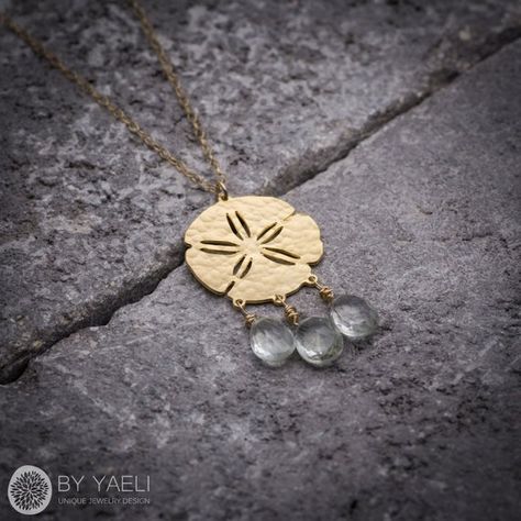 Summer Jewelry Trends, Sand Dollar Necklace, Giraffe Necklace, Sea Necklace, Ocean Necklace, Latest Jewellery Trends, Beach Necklaces, Trending Necklaces, Earring Trends