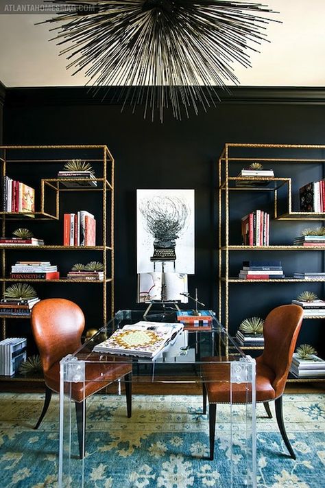 Dual working space... via color outside the lines... Glamour Decor, Black Rooms, Blue Office, Bookshelf Styling, Design Blogs, Dark Walls, Design Del Prodotto, Office Inspiration, Black Walls