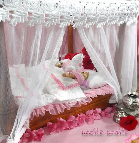 Laddu Gopal Room, Kanha Ji Bed Design, Laddu Gopal Bed Design, Bed For Laddu Gopal, Laddu Gopal Bed, Bed Designs Latest, Akhanda Bharat, Gaur Nitai, राधा कृष्ण