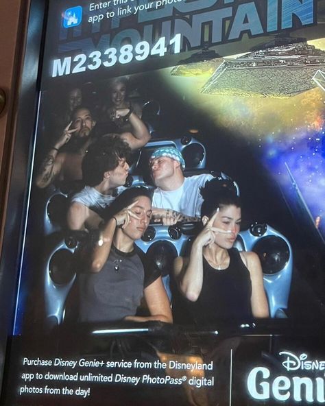 Funny Disneyland Pictures, Ride Poses Disneyland, Poses To Do On Rollercoasters, Disney Ride Poses, Disney Trip With Friends, Disney Pictures Ideas, Disneyland Picture Ideas, Friends At Disneyland, Disneyland Friends