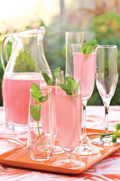 RX_1803_Non-Alcoholic Easter Punch Recipes_Sparkling Punch Easter Breakfast Buffet, Easter Punch Recipes, Alcohol Punch, Sparkling Punch, Glace Fruit, Wedding Shower Food, Resep Koktail, Champagne Punch, White Cranberry Juice