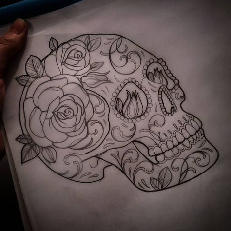 Mexican heritage sugar skull tattoo Sugar Tattoo, Sugar Skull Art Drawing, Mexican Skull Tattoos, Sugar Skull Tattoo, Mexican Tattoo, Skull Girl Tattoo, Key Tattoos, Kunst Tattoos, Mexican Skull