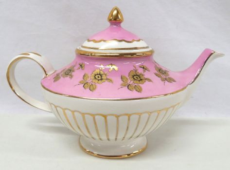 Adult Tea Party, Pink Teapot, English Teapots, Teapot Vintage, Blooming Tea, Cast Iron Tea Pot, Silver Teapot, Coffee Pots, Silver Tea