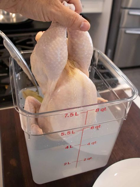 Brine Whole Chicken, How To Brine Chicken, Brined Turkey Breast, Thanksgiving Foods, Kfc Recipe, Brine Chicken, Half Chicken, Culinary Cooking, Brine Recipe