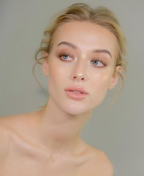 Natural Pale Makeup, Pale Makeup Looks Blondes, Natural Makeup For Pale Skin, Natural Makeup Fair Skin, Fair Skin Aesthetic, Wedding Makeup Pale Skin, Makeup Fair Skin, Pale Lips, Pale Skin Makeup