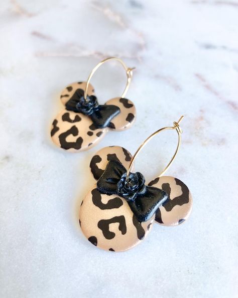 Polymer Clay Mickey Mouse Earrings, Disney Inspired Clay Earrings, Polymer Clay Disney Earrings, Disney Polymer Clay Earrings, Clay Building, Clay Disney, Polymer Clay Disney, Jumping Clay, Jewellery Diy