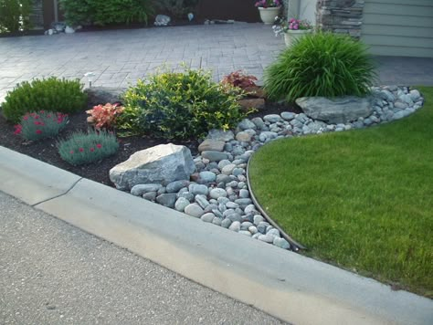 Landscaping Front Flower Bed, Farm Style Landscaping Front Yards, Backyard Landscaping With River Rock, Side Driveway Landscaping Ideas, Edge Of Driveway Landscaping, Flat Front House Landscaping, Front Curb Appeal Ideas, Farmhouse Landscaping Front Yard Country, Landscape Next To Driveway