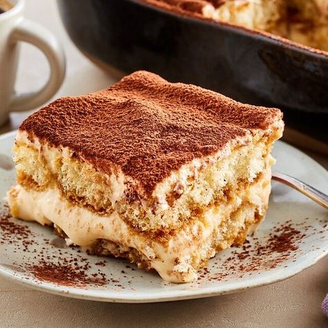 Tiramisu klassisch - unwiderstehlich lecker Original Tiramisu Recipe, Fatty Steak, Easy Tiramisu, Eco Food, Tiramisu Recipe, No Bake Desserts, Custard, Food Blog, Jelly