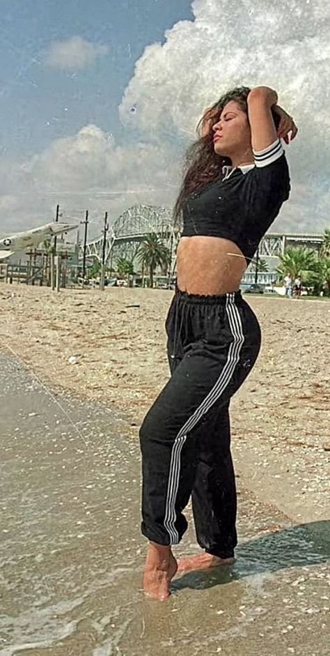 Icon Outfits, Selena Quintanilla Birthday, Selena Quintanilla Videos, Selena Quintanilla Outfits, Third Kamikaze, Selena Quintanilla Fashion, Estilo Cholo, At Home Outfits, Selena Q