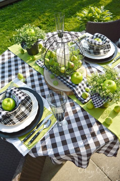 August Tablescapes, Farmhouse Tablescape, Green Table Settings, Table Halloween, Al Fresco Dinner, Tafel Decor, Green Apples, Black Dining, Table Setting Decor