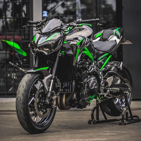 Kawasaki Z Nation® on Instagram: “Z900 🔥🔥🔥 📸 @fransoctavianuss  #kawasakiZnation  #motorcyclesofinstagram #kawasakiz1000 #kawasakiz900 #kawasakiz800 #kawasakiz750…” Z900 Wallpaper, Ninja Z900, Armory Room, Ninja Bike, Kawasaki Z800, Kawasaki Motorcycle, Bike Bmw, Kawasaki Z900, Kawasaki Bikes