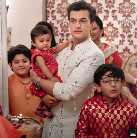 Kartik Goenka, Moshin Khan, Chocolate Box Cake, Cute Sleep Mask, Kartik And Naira, Indian Drama, Mohsin Khan, Beauty Skin Care Routine, Box Cake