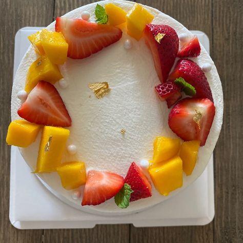 @cakebymiji shared a photo on Instagram: “Strawberry 🍓Mango 🥭 shortcake It is very light cake with freshcream and fruits layered inside:) #memphiscakes #uniquedesserts #cakebymiji…” • Jul 11, 2020 at 2:00pm UTC Strawberry Mango Cake, Mango Shortcake, Light Cake, Mango Cake, Light Cakes, Unique Desserts, Amazing Cakes, Panna Cotta, A Photo