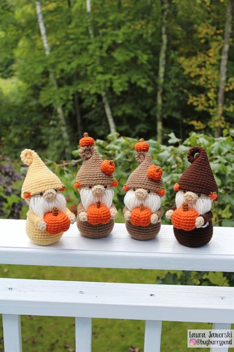 Crocheted Gnomes, Crochet Fall Decor, Pumpkin Gnome, Thanksgiving Crochet, Fall Crochet Patterns, Quilled Creations, Halloween Crochet Patterns, Crochet Amigurumi Free, Crochet Fall