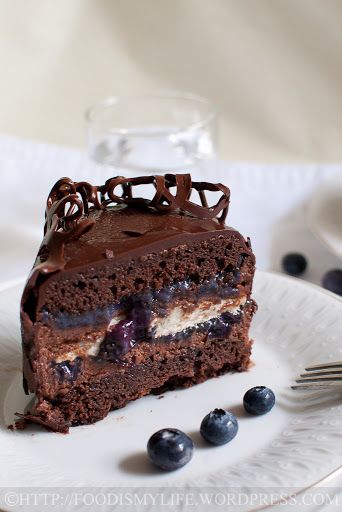 Chocolate, Mousse, Meringue and Blueberry Layered Cake Blueberry Curd, Syrup Cake, Easy Chocolate Mousse, Blueberry Chocolate, Blueberry Syrup, Tasty Chocolate Cake, Chocolate Delight, Layered Cake, Blueberry Cake