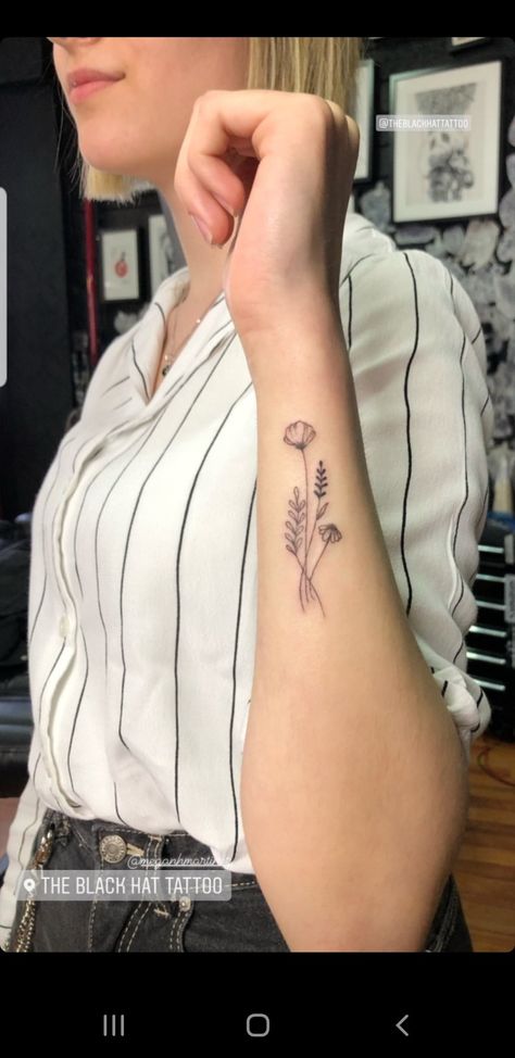 Botanical Tattoo Arm, Wildflower Tattoo Ideas, Wildflower Tattoos, Line Botanical, Underarm Tattoo, Tattoo Design For Hand, Tattoo Artists Near Me, Rib Tattoos For Women, Fern Tattoo