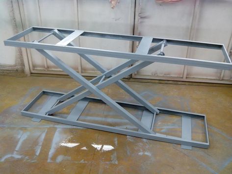 Construcción de un elevador hidráulico. - lamaneta #WeldingTableDIY Motorcycle Lift Table, Table Kit, Welding Table Diy, Welding Cart, Lift Table, Metal Workshop, Diy Welding, Welding Table, Table Frame