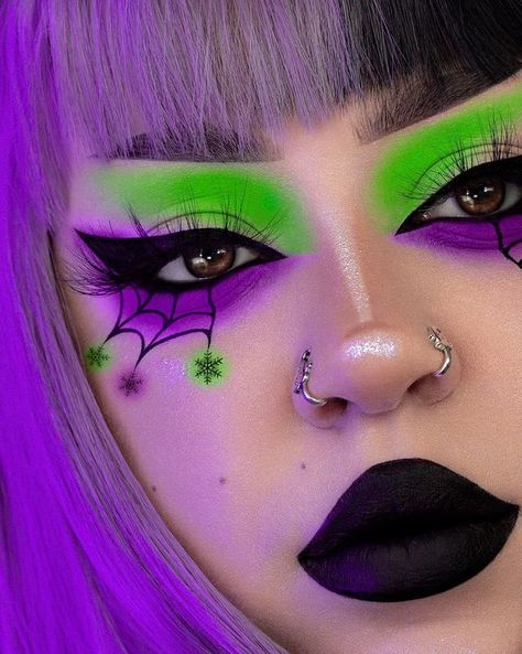 Lineth Gonzalez 💎✨💋🦄🌈💖🌹☄🌟 (@linethglz) • Instagram photos and videos Gothic Eye Makeup, Cute Halloween Makeup, Cute Eye Makeup, Witch Makeup, Halloween Eye Makeup, Graphic Makeup, Halloween Makeup Inspiration, Eye Makeup Designs, Dope Makeup