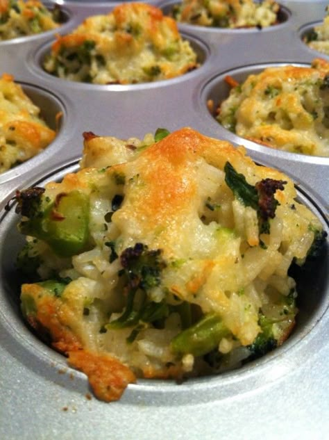 Baked Cheddar-Broccoli Rice Cups - Click for Recipe Cheddar Broccoli Rice, Rice Cups, Cheddar Broccoli, Broccoli Rice, Think Food, Jambalaya, Muffin Tin, Side Recipes, Spaghetti Squash