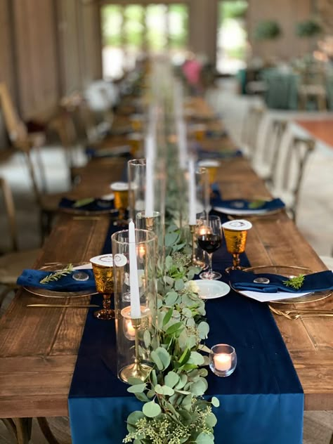 Dark Blue Table Runner Wedding, Dark Blue Wedding Table, Christmas Table Blue, Navy Blue And Copper Wedding, Navy Blue Wedding Centerpieces, Rustic Navy Blue Wedding, Navy Wedding Decorations, Navy Blue Napkins, Navy Blue Wedding Theme