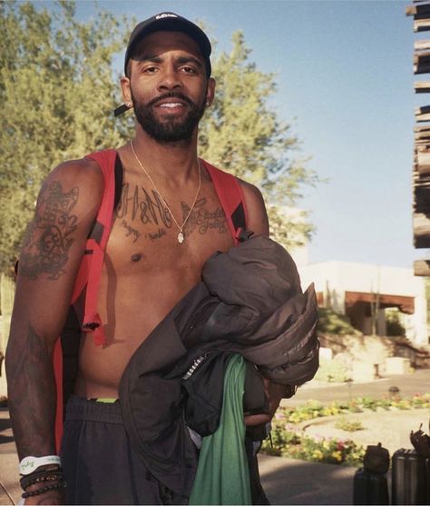 Kyrie Irving   # kyrie Kyrie Irving Rare Photos, Kyrie Irving Tattoos, Kyrie Irving 2, Nba Drip, Basketball Videos, Derrick Rose, Kyrie Irving, Tattoos Ideas, Thug Life