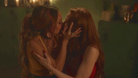 Choni Riverdale, Cheryl And Toni, Toni Topaz, Riverdale Characters, Riverdale Cheryl, Cheryl Blossom Riverdale, Vanessa Morgan, Cheryl Blossom, Madelaine Petsch