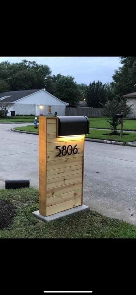 Mailbox Ideas With Light, Mailbox Lighting Ideas, Mailbox Package Drop Diy, Mailbox With Light, Diy Mailbox Ideas Outdoor, Wooden Mailbox Ideas, Wood Mailbox Ideas, Mailbox Makeover Diy, Farmhouse Mailbox Ideas