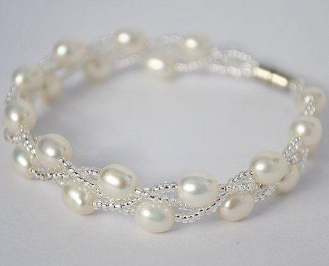 Bracelet With Pearls, Pearl Bracelet Wedding, Bracelet Craft, Motifs Perler, White Bracelet, Bridesmaid Pearls, Bracelet Pearl, Bracelet Wedding, Silver Bead Bracelet