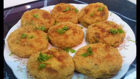 Quinoa Veggie Burger, Aloo Tikki Recipe, Veggie Burger Patties, Vegetarian Healthy Recipes, Fried Snacks, Meatless Dinners, Poha Recipe, Quinoa Bites, Gluten Dairy Free Recipes