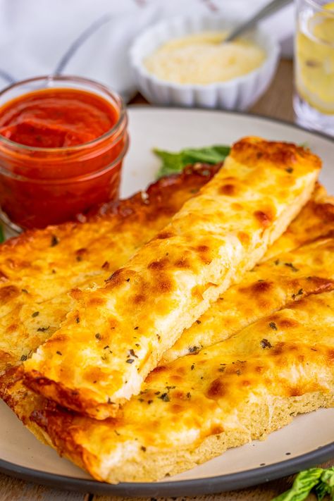 Pizza Hut Cheese Breadsticks, Copycat Pizza Hut Cheese Sticks, Pizza Hut Cheese Sticks Recipe, Pizza Hut Copycat Recipes, Garlic Breads, Pizza Hut Pizza, Cheese Sticks Recipe, Cheese Bread Sticks, Pizza Cupcakes