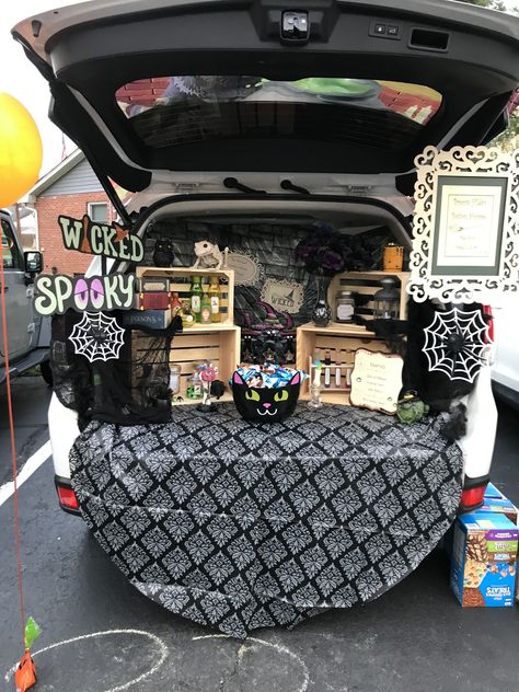 Spooky Trunk Or Treat, Halloween Tricks, Trunk Or Treat, Halloween Stuff, Halloween Hacks, Trick Or Treat, Halloween Costume, Trunk, Halloween Costumes