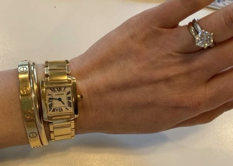 Designer Bracelet Stack, Girl Gym Aesthetic, Old Money Girl, Aesthetic Night Life, Cartier Tank Watch, Fashion Week Nyc, Golden Outfit, Aesthetic Workout, Tennis Aesthetic