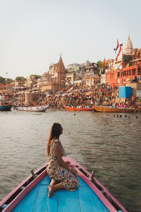 Aesthetic picture of Varanasi, India. Discover more photos of Marta & Juanjo with On The Road Again Varanasi Photography, Varanasi Ghat, India Bucket List, Trip Photography, Travel Pose, Travel Infographic, Stylish Photo, Travel Pictures Poses, Pictures Poses