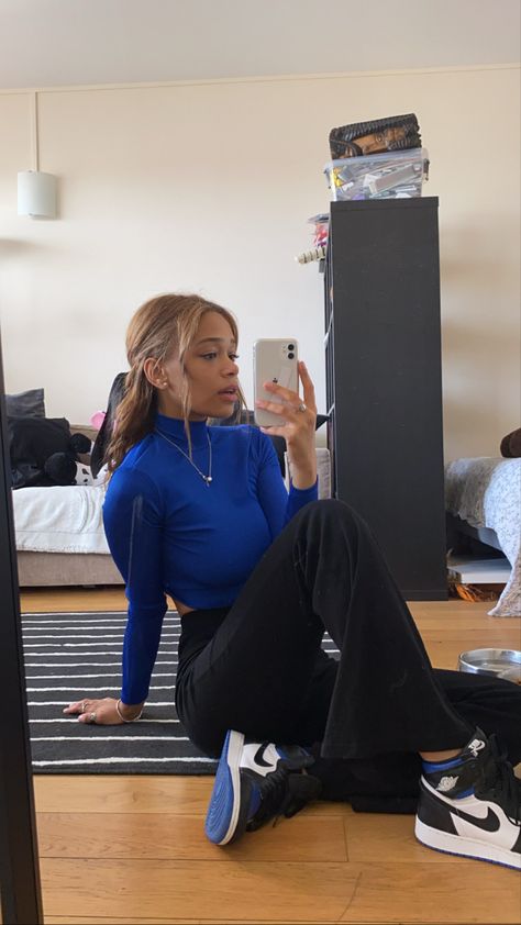 Outfit Ideas With Blue Jordans, Royal Blue Jordans Outfit, Dark Blue Jordans Outfit, Royal Blue Baddie Outfit, Jordan 1 Blue Outfit Women, Outfit With Blue Sneakers, Outfits With Blue Sneakers, Royal Blue Streetwear Outfit, Royal Blue Outfits Aesthetic