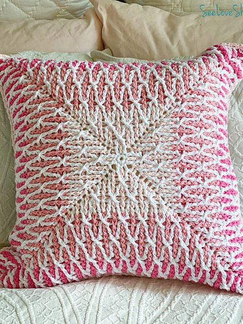 Brioche Stitch Ombre Pillow Free Crochet Pattern Brioche Crochet Patterns Free, Crochet Brioche, Brioche Crochet, Crocheted Pillow, Ombre Pillow, Cushion Cover Pattern, Brioche Stitch, Back Post Double Crochet, Ombre Yarn