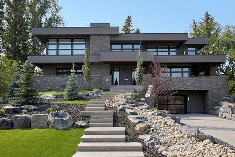 Nature Home Exterior, Modern House Exterior 3 Floors, Big House Exterior Modern, Modern House On Hill, House Athestic, Small Building Design, Concrete Mansion, Mansion Modern, Modern Front Porches