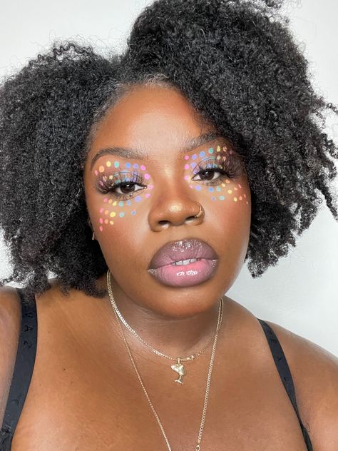 Polka Dot Makeup, Simple Pride Make Up, Dot Eye Makeup, Pride Eyeshadow, Makeup Pride, Woc Makeup, Pride Week, American Pride, Eyeshadow Makeup