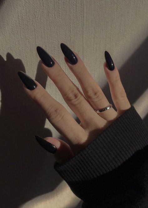 Detailed Nails, Unghie Sfumate, Kutek Disney, Black Acrylic Nails, Nails Matte, Black Nail Polish, Goth Nails, Grunge Nails, Dark Mode