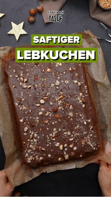 Saftig und schnell zubereitet. Dieses weihnachtliche Rezept für Lebkuchen vom Blech besticht durch seine außergewöhnliche Saftigkeit. Ideal für den Weihnachtsabend. Probiere es aus, das vollständige Rezept findest du auf der Website. Merke dir den Pin für später! Dessert Videos, Cooking Recipes Desserts, Christmas Food, Dessert Recipes, Muffins, Cooking Recipes, Healthy Recipes, Christmas, Quick Saves