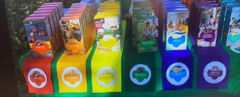 Girl Scout Cookie Booth, Gs Cookies, Girl Scout Cookies Booth, Cookie Display, Display Bookcase, Outdoor Girls, Cookie Table, Roll Cookies, Cookie Time