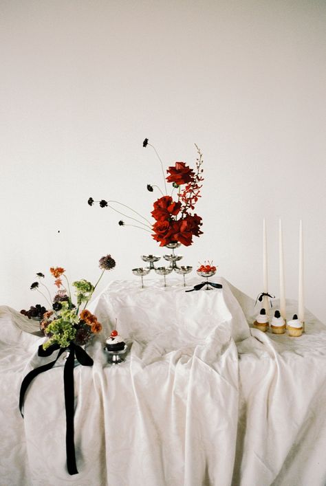 The Yes Maker | Intimate Destination Weddings in Europe Wedding Ephemera, Floral Design Wedding, Luxury Wedding Decor, Contemporary Bride, Unique Wedding Decor, Destination Wedding Planning, Wedding Table Settings, Christmas Table Settings, Wedding Mood