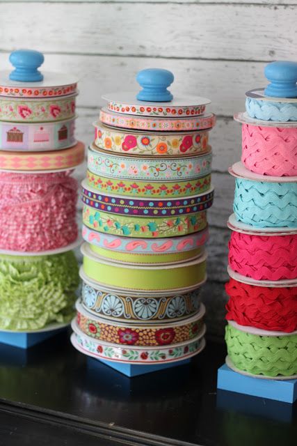 Need some for all my trim! Ribbon Holders, Ribbon Storage, Thrifty Diy, Coin Couture, Scrapbook Organization, Dream Craft Room, Studio Office, Sewing Room Organization, Thrifty Decor