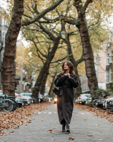 📸 One of the most instagrammable fall locations in Amsterdam. 📍Lomanstraat 📸Send me @leris_photo_amsterdam a direct message to check the availability and book your shoot❤️ Fall Locations, Amsterdam Trip, Amsterdam Travel, Send Me, Amsterdam