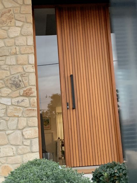 Mid Century Modern Door Entrance, Japandi Entrance Door, Japandi Front Door, Japandi Door, Mid Century Modern Door, Japan House Design, Exterior House Doors, House Main Door, Modern Garage Doors