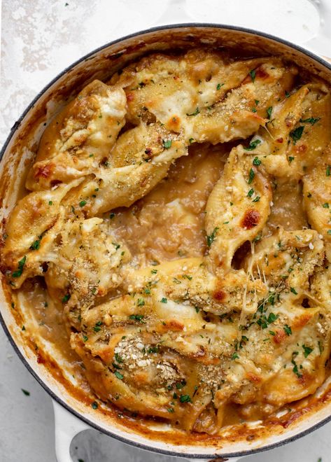 French Onion Stuffed Shells - French Onion Stuffed Shells Recipe Creamy Stuffed Shells, Onion Dinner Recipes, Shell Noodle Recipes, Pasta Shell Recipes, Fancy Pasta Recipes, Impressive Dinner Recipes, Stuffed Pasta Recipes, Shell Noodles, Baked Stuffed Shells